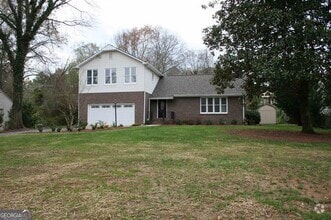 Building Photo - 6 Woodland Dr