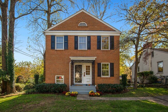 Building Photo - 3600 Kenilworth Driveway