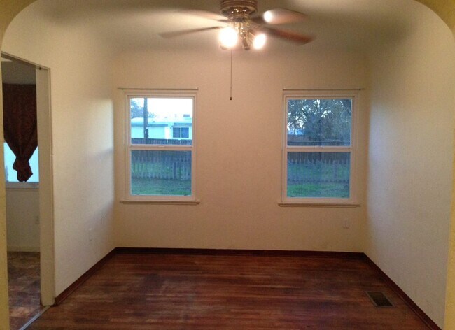 Foto del edificio - 505 W Grangeville Blvd