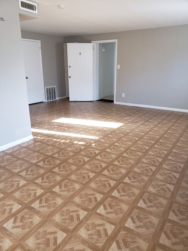 Living/dining room view A - 2443 Noble Rd