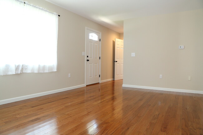 Building Photo - 107 1st St