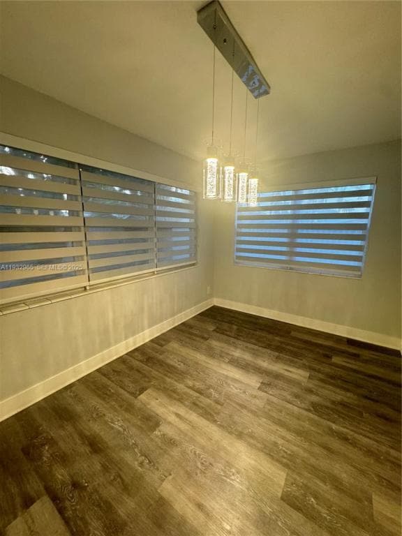 Foto del edificio - 1020 N 74th Way