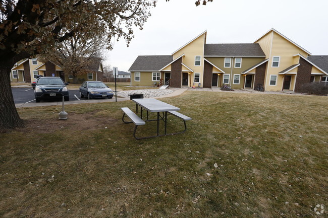 Building Photo - Cottonwood Apartments