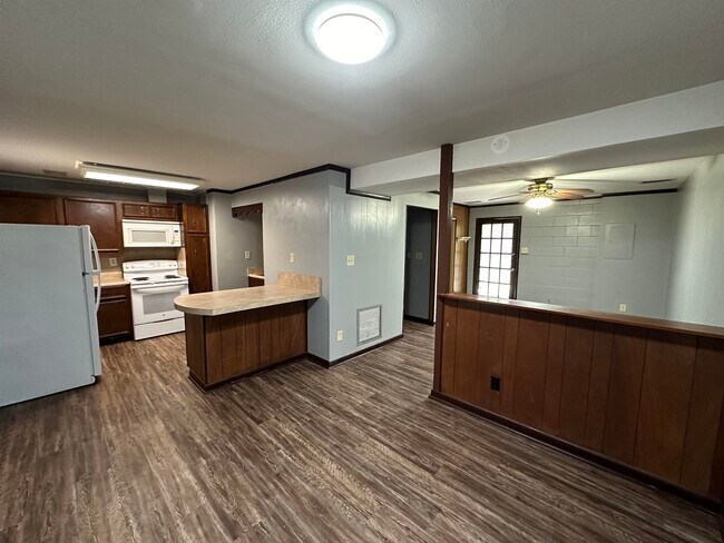 Foto del edificio - 1413 McCauley Rd