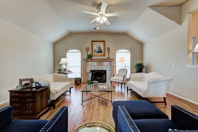 Building Photo - 4504 Saratoga Dr