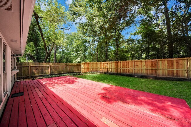Building Photo - 15 Brentwood Oaks Ct