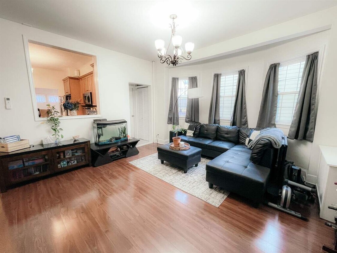 27 E 35th St, Bayonne, NJ 07002 House Rental in Bayonne, NJ