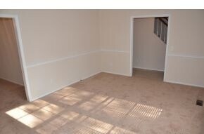 Foto del edificio - Two Story in the Established Englewood Sub...