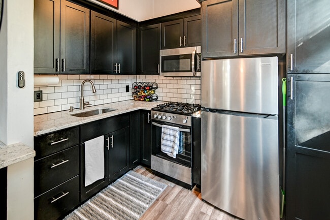 Building Photo - 15 E Gilman St