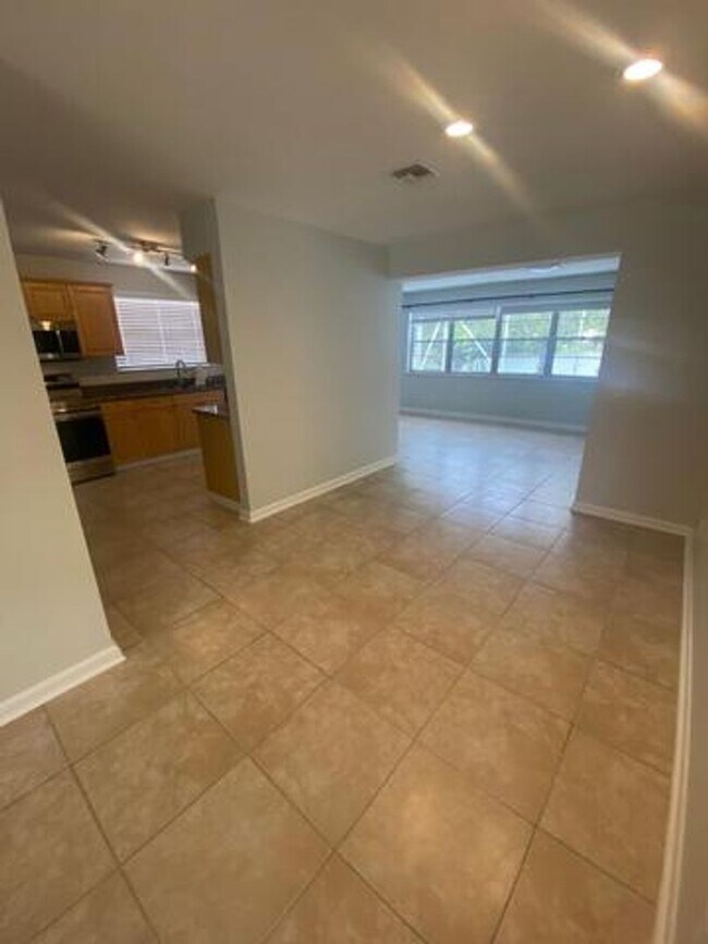 Foto del edificio - 1317 Willow Rd