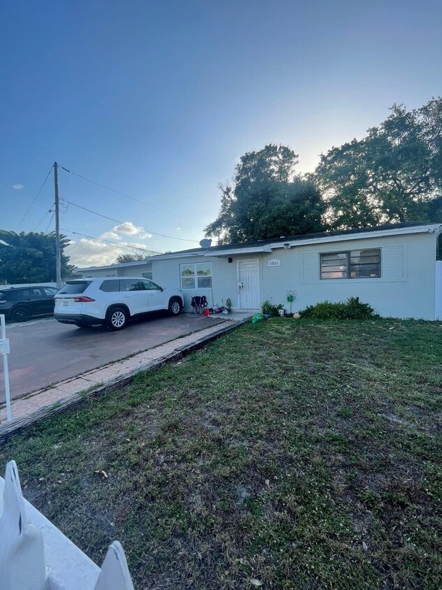 Primary Photo - 17011 NW 33rd Ct