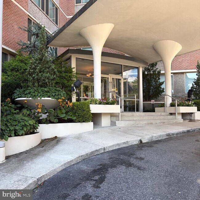 Foto del edificio - 1 E University Pkwy