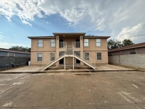 Building Photo - 529 Norwich Loop