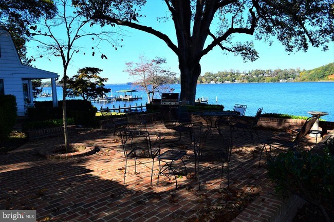 Foto del edificio - 1836 Cove Point Rd