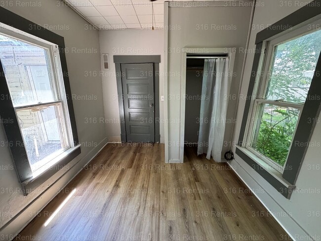 Building Photo - $850 - 3 bed 1 bath - Single Family Home