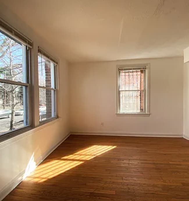 Building Photo - 3217 Dubois Pl SE