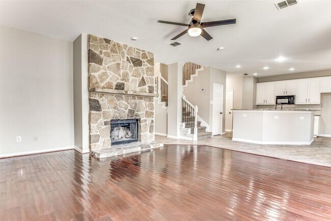 Foto del edificio - 15704 Grove Crest Dr