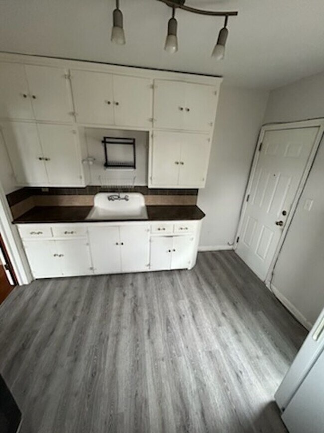 Building Photo - Two Bedroom Duplex