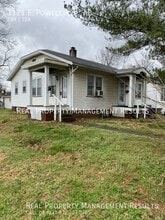 Building Photo - 1121 E Powell Ave