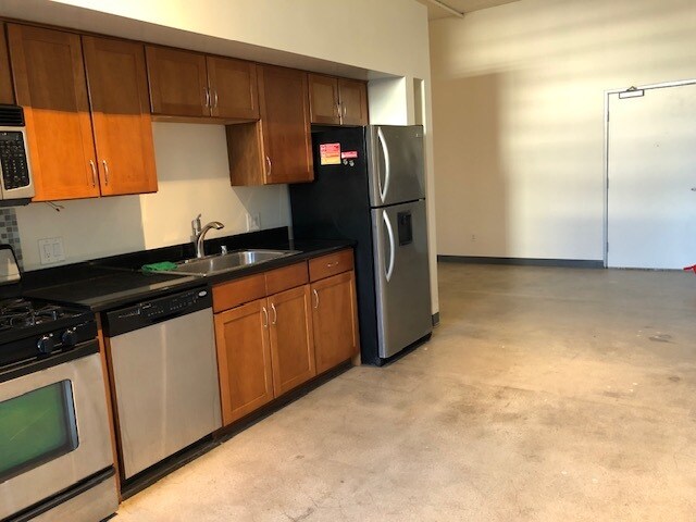 Building Photo - 420 S San Pedro St