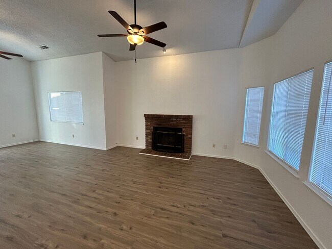 Foto del edificio - Beautiful 4 Bed / 2.5 Bath Silver Creek Home w/ RBP & $0 Deposit Option