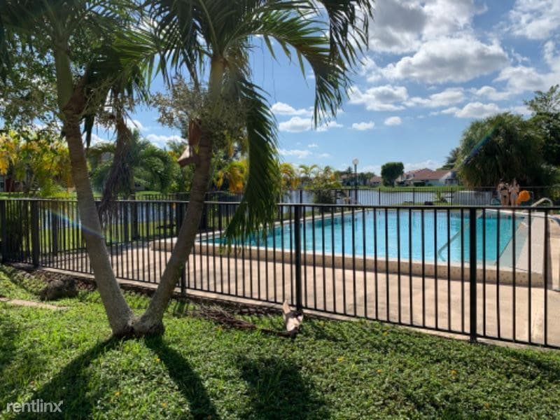 Primary Photo - 1350 SW 122nd Ave