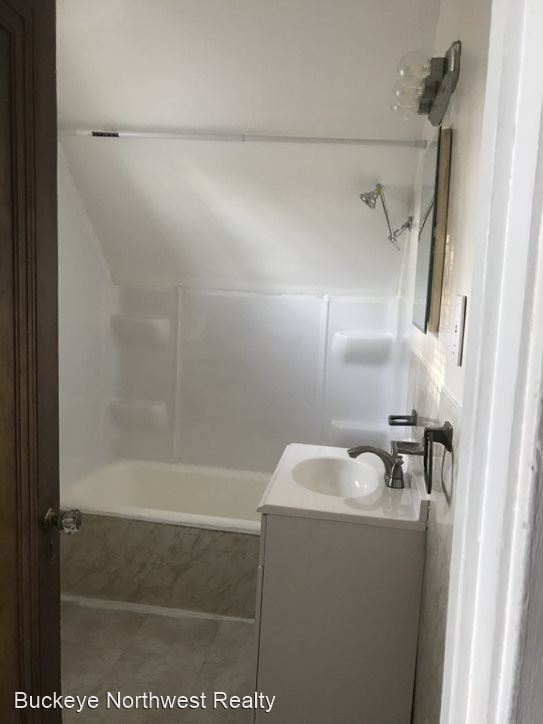 Building Photo - 3 br, 1 bath House - 2042 Southmoor Dr