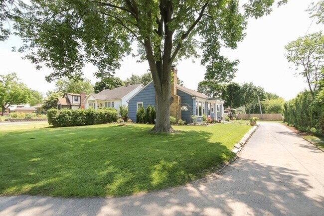 Foto del edificio - 1044 Cherry Ln