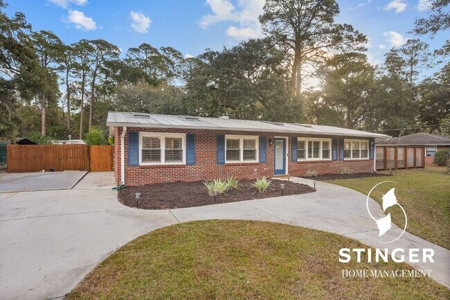 Foto del edificio - 150 Brickyard Point Rd S