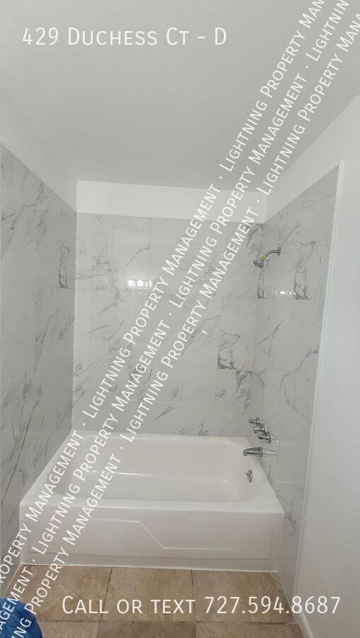 Foto del edificio - 429 Duchess Ct