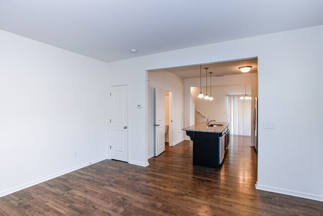 Foto del edificio - 2BD Townhome minutes from Downtown Pineville & I485 - Ready NOW