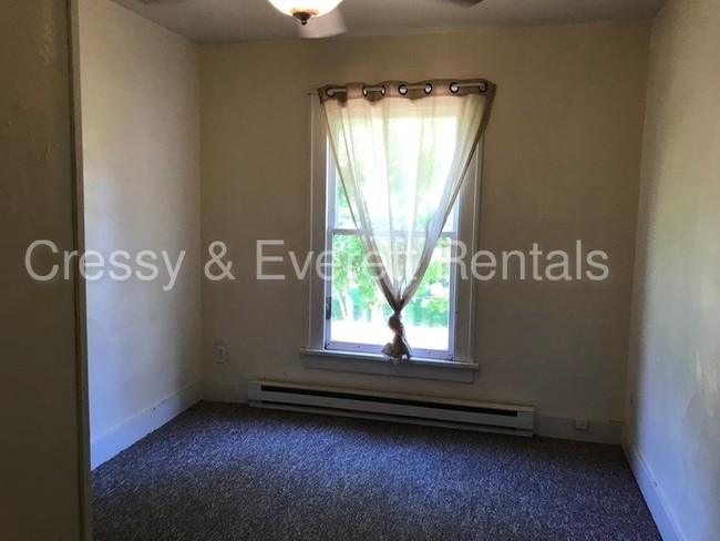 Building Photo - Budget friendly Buchanan Rental