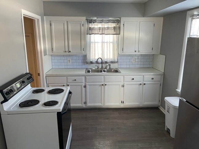 Foto del edificio - 1325 Waldman Ave