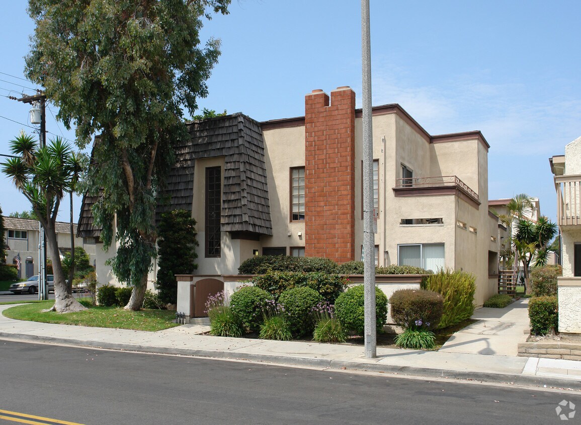 Building Photo - 16721 Sims St