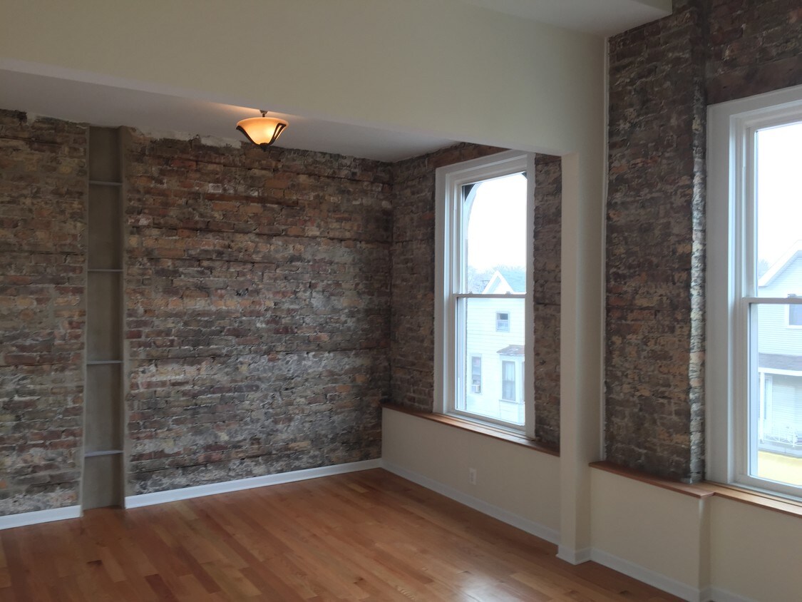 Primary Photo - 3033 W Belmont Ave