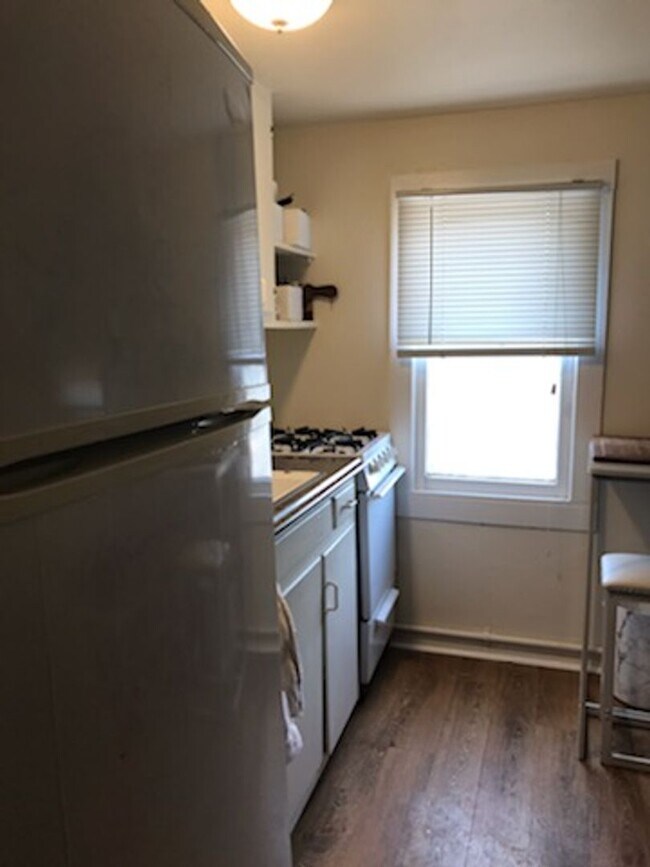 Foto del edificio - 831 Midland Ave