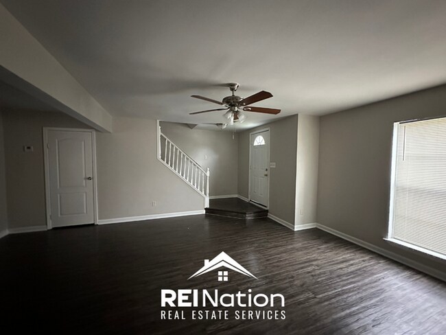 Foto del edificio - 3BR/3.5BA Cordova Rental with Wood Floors, Fireplace & Fenced Yard