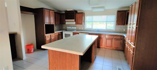 Foto del edificio - 2191 Dr Sanders Rd