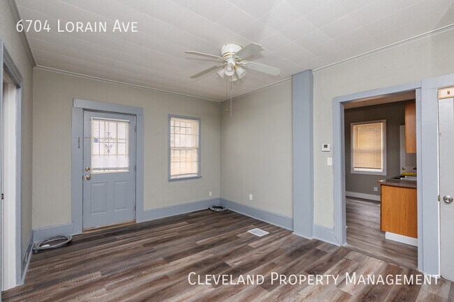 Foto del edificio - Lorain Ave 2-Bedroom Home