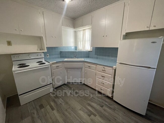 Photo - 552 E Grumman Dr House