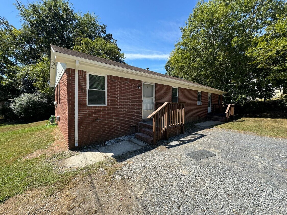 Primary Photo - 526 W 13th St