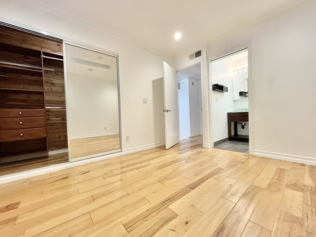 Building Photo - 11630 Chenault St