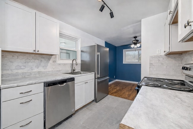 Building Photo - 2501 A Ave