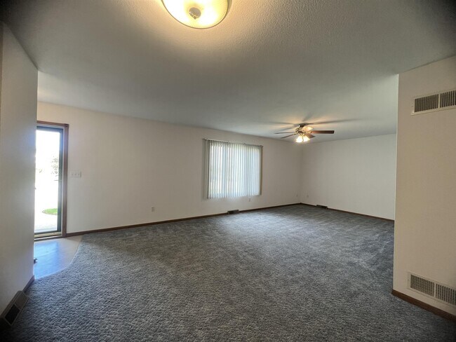 Foto del edificio - 312 E Main St