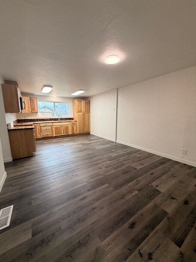 Foto del edificio - Fully Remodeled 3-Bedroom apartment