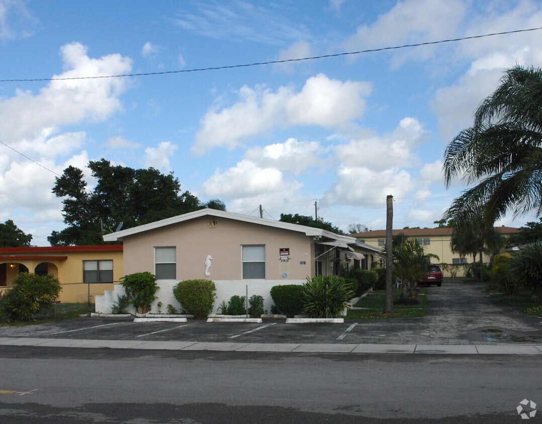 Foto principal - 2221 Adams St