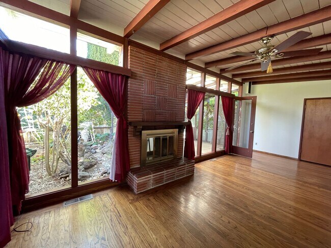 Foto del edificio - 3 Bedroom, 2 Bath Home On Quiet Street