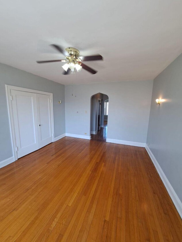 Foto principal - 1 bedroom in Chicago IL 60649