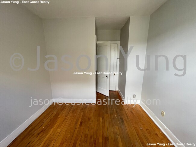 Foto del edificio - 142 Davis Ave