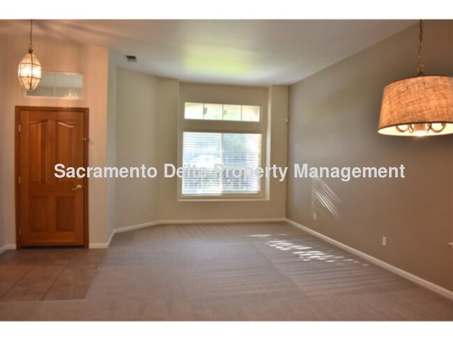 Foto del edificio - Beautiful Home In Gated Community